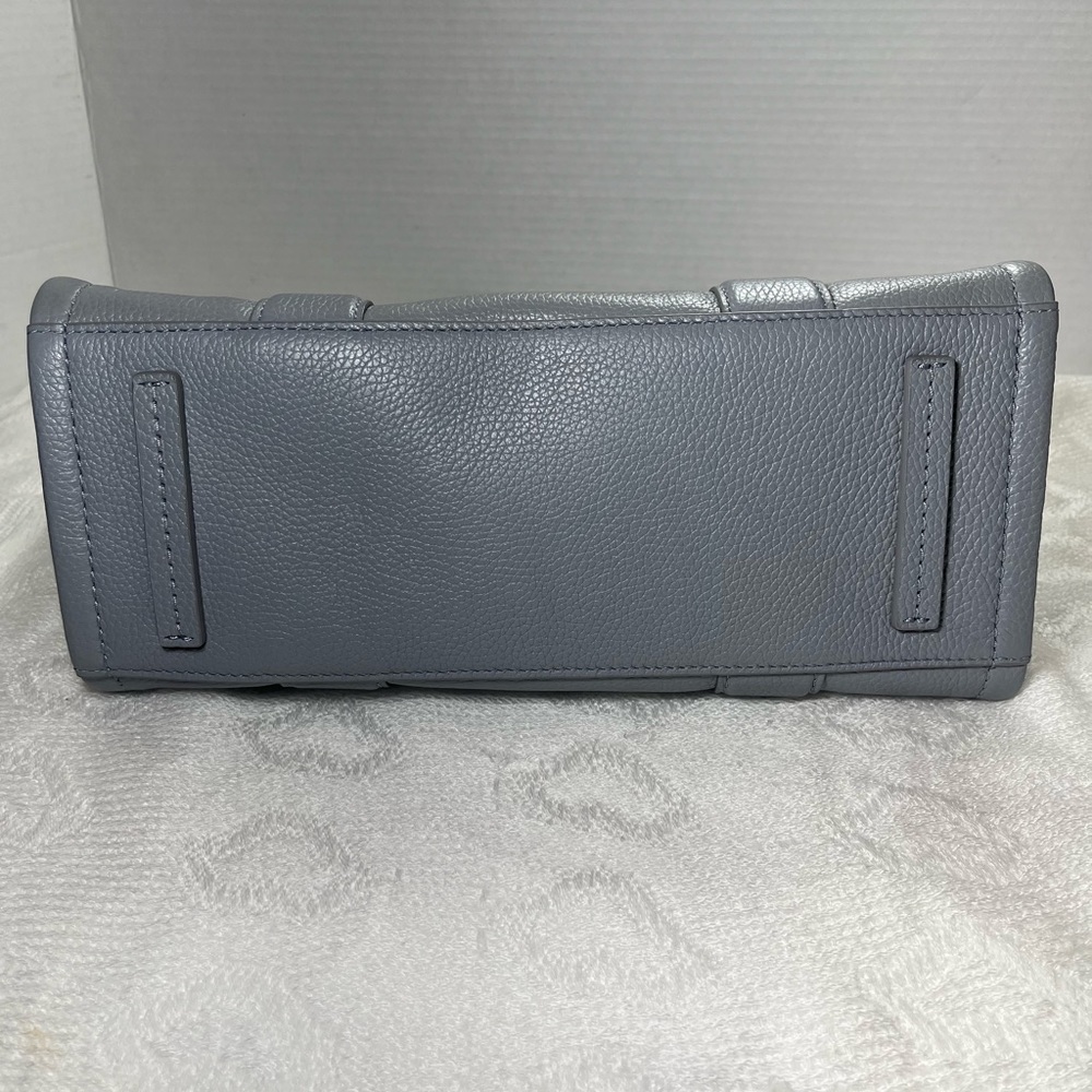 The Marc Jacob’s Leather Medium Tote Bag in Wolf Grey - Picture 11 of 12